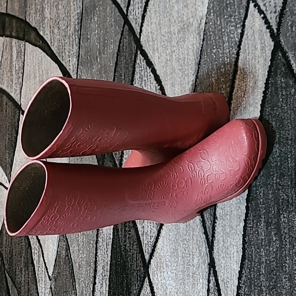 UGG RED WILSHIRE SIGNATURE LOGO RAIN 🌧 BOOTS